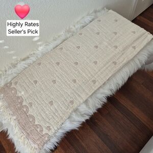 🩷 100% Cotton Portugal Cream and Pink Heart Patterned Reversible throw Blanket